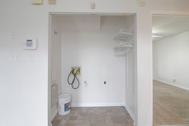 Building Photo - 606 Artic Ave