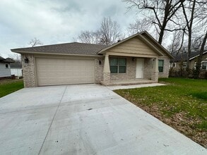Building Photo - Come look at this beautiful 3-bedrom 2-bath new construction home.