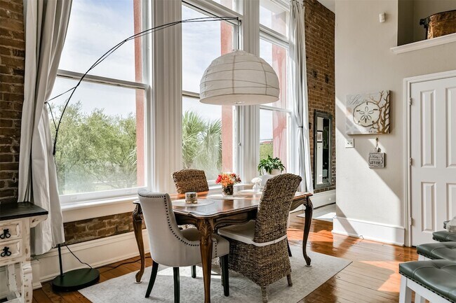 Building Photo - 525 22nd St