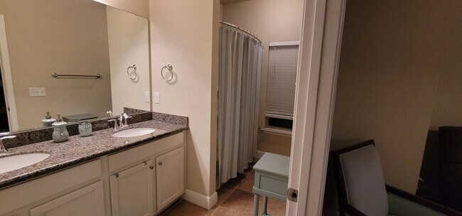 Building Photo - Lovely 3 Bedroom Home in Driftwood Estates!