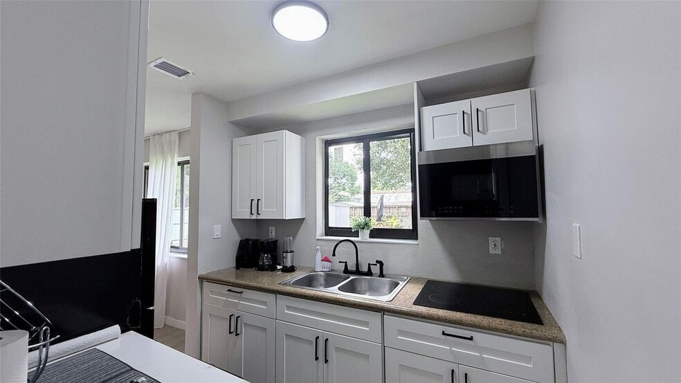 Building Photo - 433 NW 15th Way