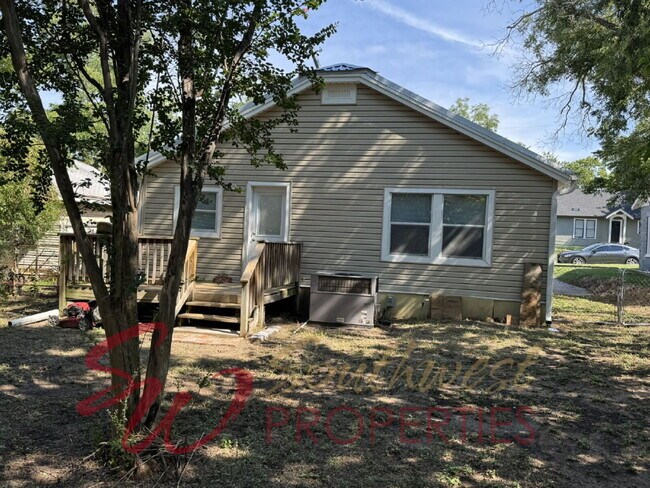 Building Photo - Charming 3 Bed, 1 Bath Home