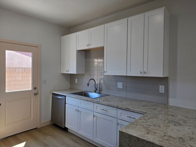 Building Photo - 370 Riverfront Dr