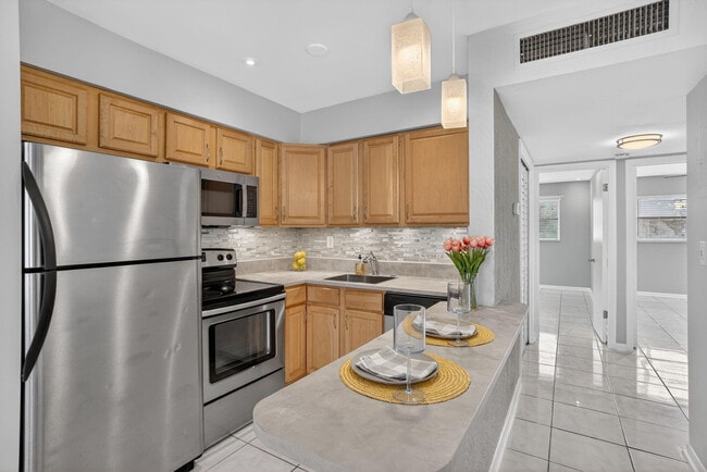 Building Photo - 4051 NE 13th Ave