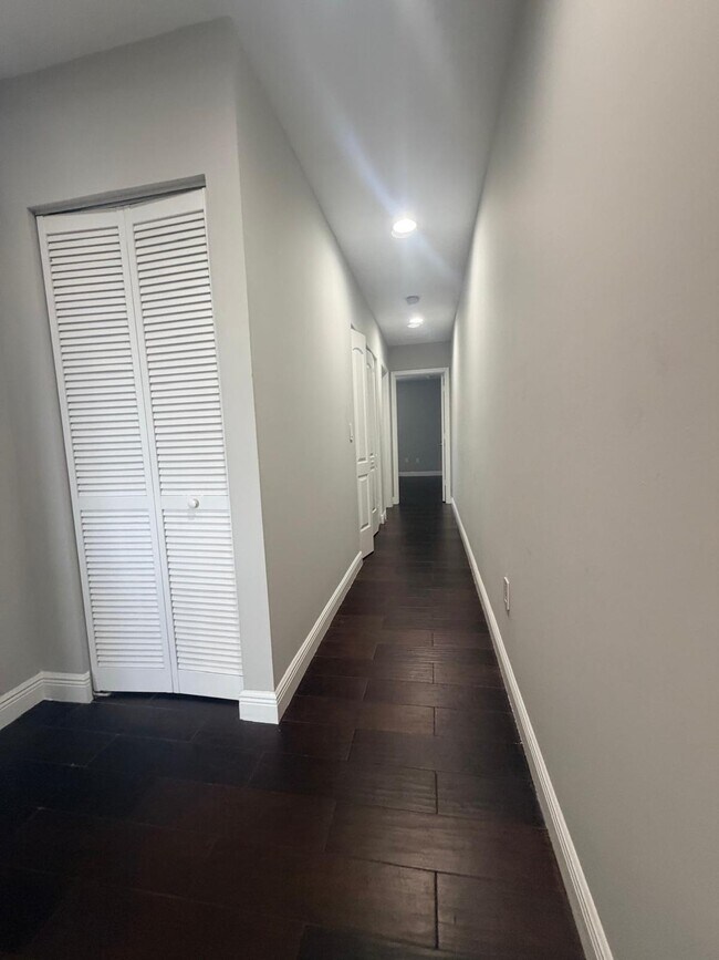 Building Photo - 7644 Foxcroft Ln