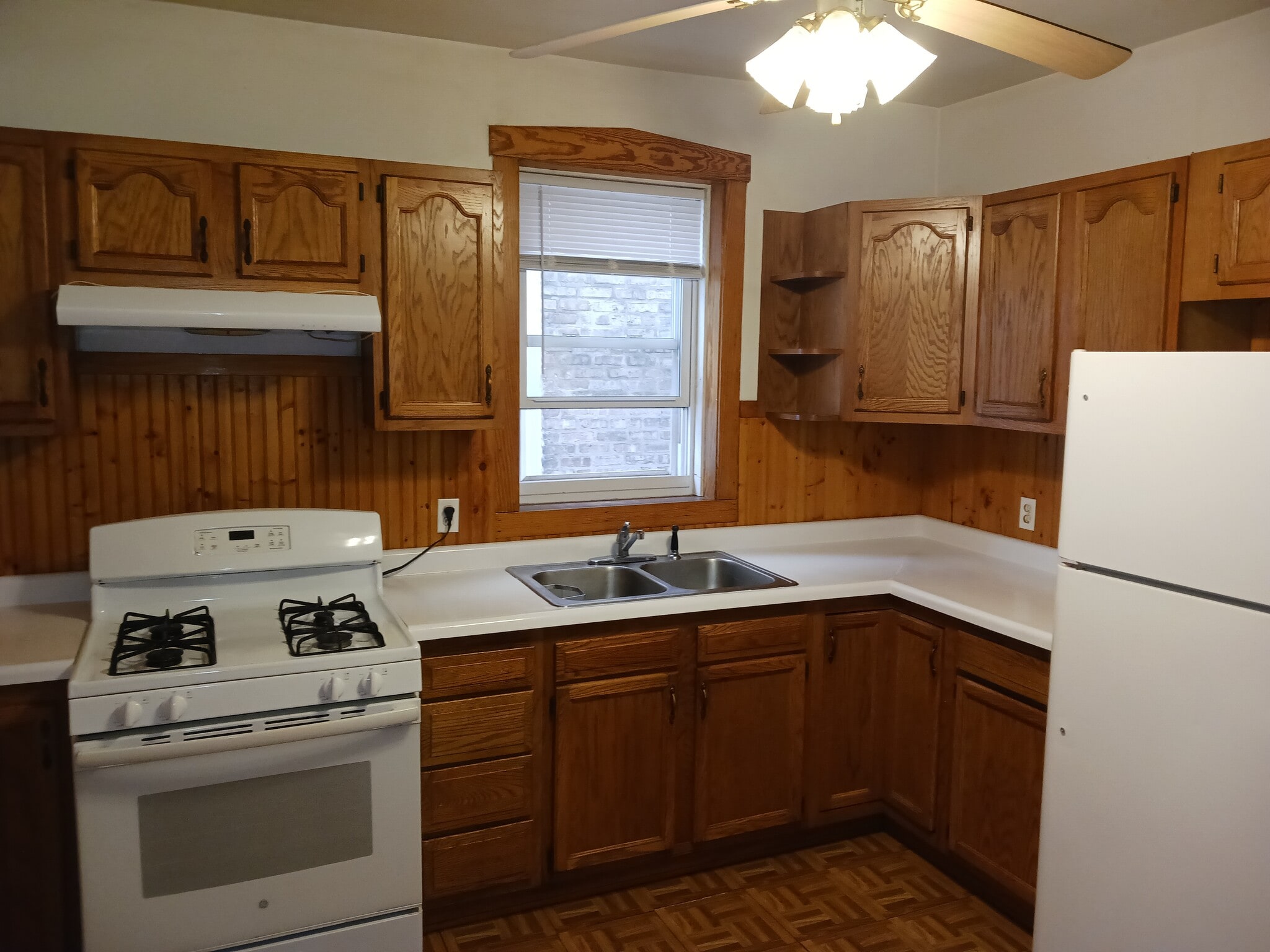 Kitchen - 5902 W Wilson Ave
