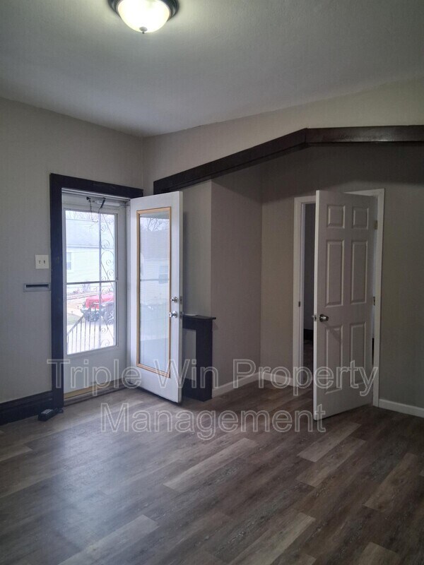 Building Photo - 4891 Hummelsheim Ave