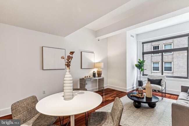 Building Photo - 1500 Chestnut St