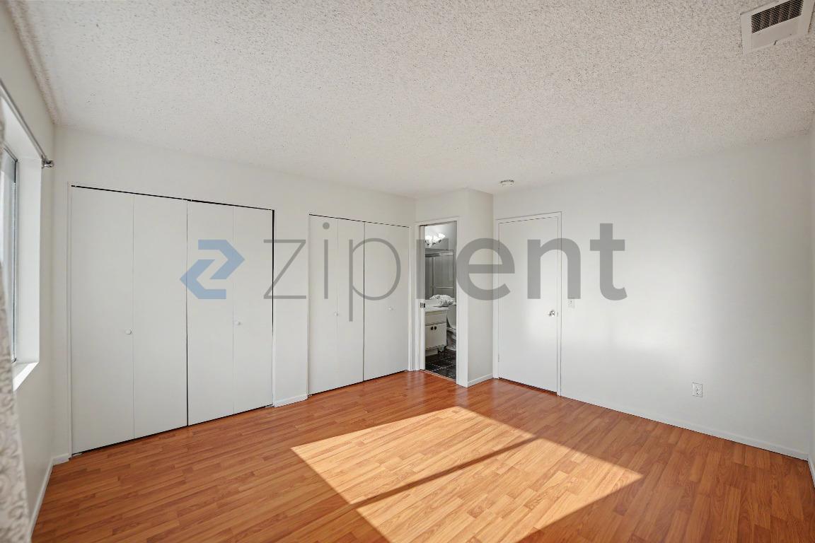 Building Photo - Unit 3