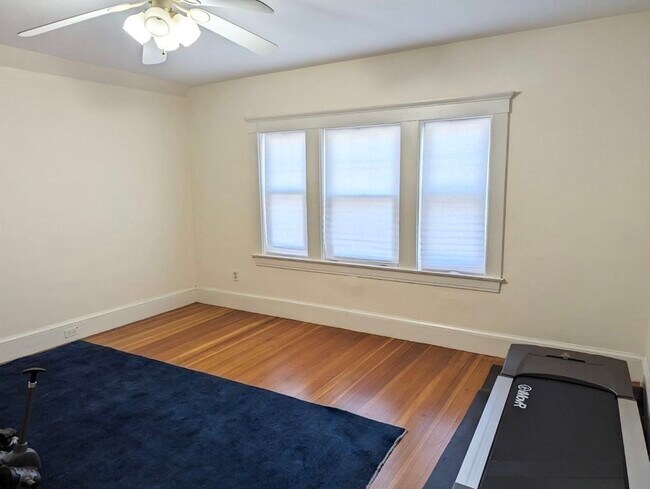 Building Photo - 100 Church St