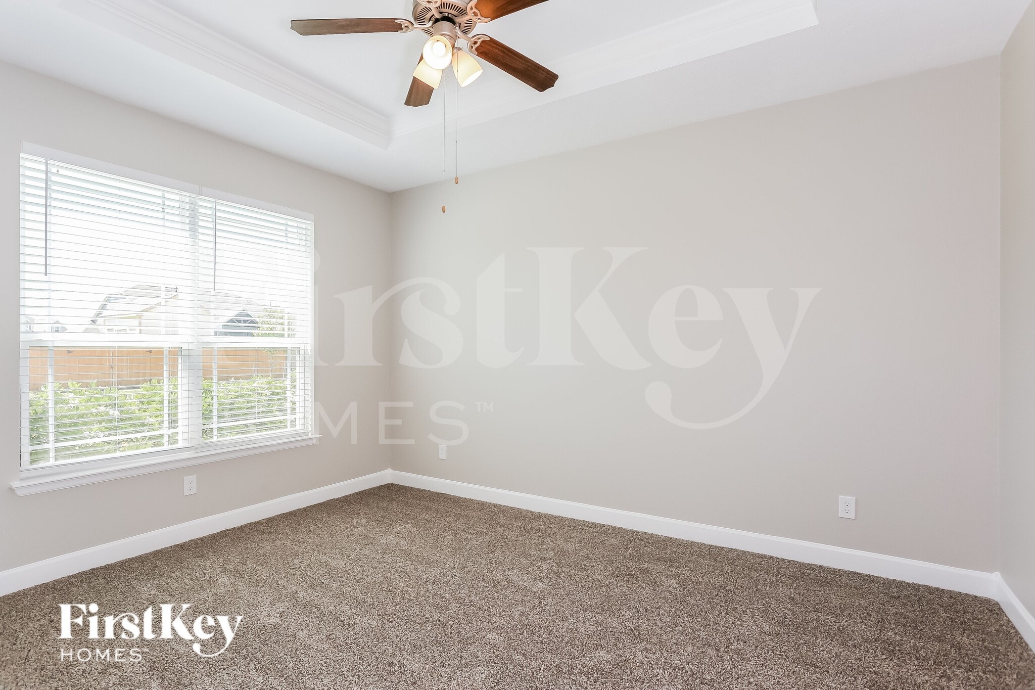 Building Photo - 9923 Oaklawn Dr