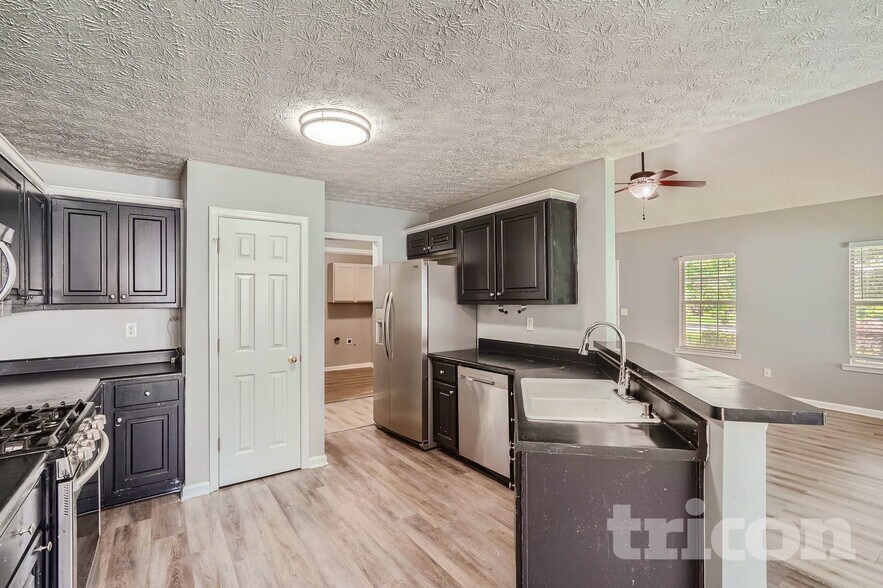 Building Photo - 210 Pebble Creek Dr