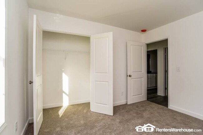 Building Photo - Newly built 4 bedroom 2 bath