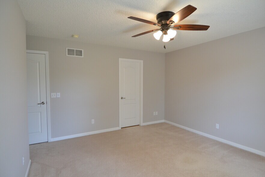 Building Photo - 1900 Salter Pl