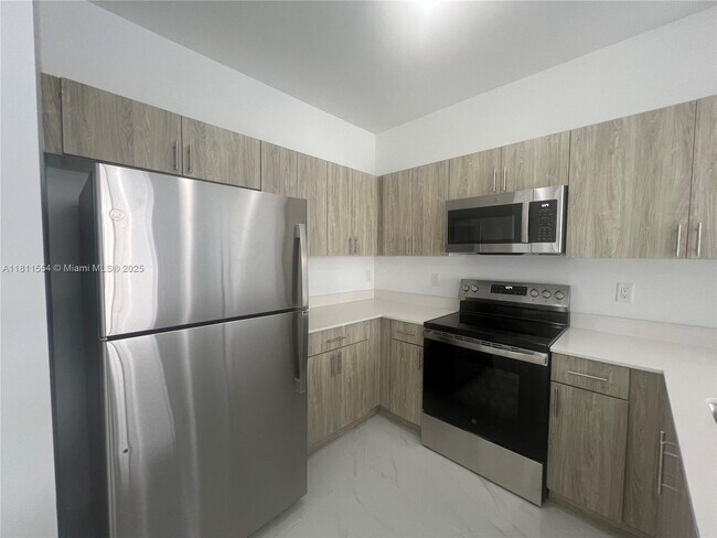 Building Photo - 1010 SW 69th Ave