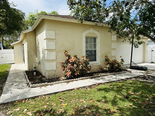 Primary Photo - 5165 Foxhall Pl