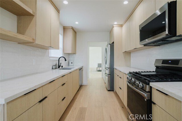Building Photo - 6438 Lindley Ave
