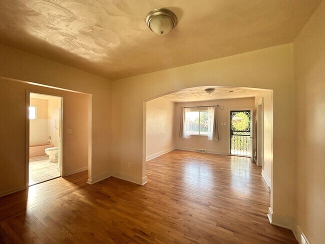 Building Photo - 3 Bedroom Home in Frederick - Available Now!