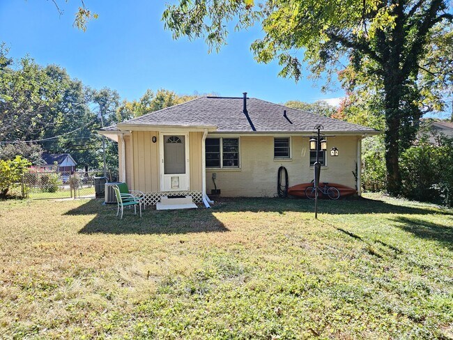 Building Photo - Nice 3 bed 1 bath home located in Marietta minutes from I-75