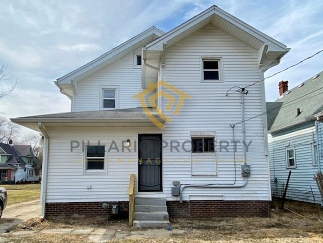 Building Photo - Close to Downtown Indy, Crown Hill, 4 Bedroom, 2 Bathroom House Available NOW!