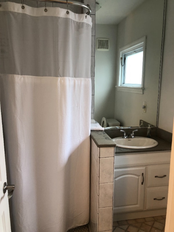 Building Photo - 1296 W 106th St