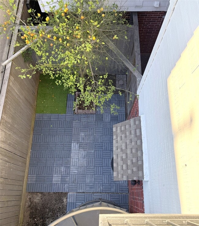 Building Photo - 1963 Peden St