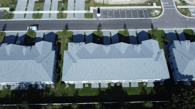 Building Photo - 492 Salisbury Cir