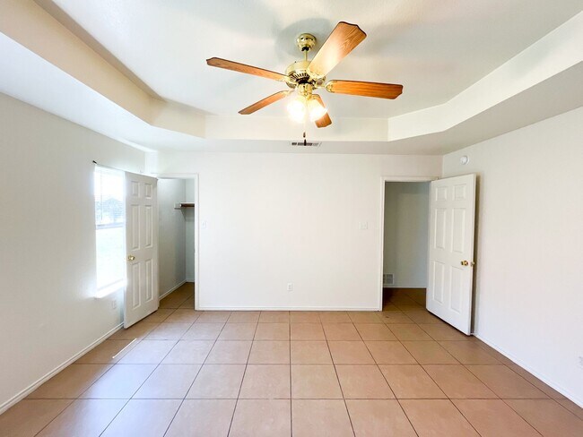 Building Photo - Available NOW!!!! Open floor plan features living room with fireplace, dining area, and large kit...