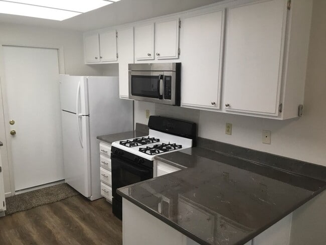 Building Photo - 44727 La Paz Rd