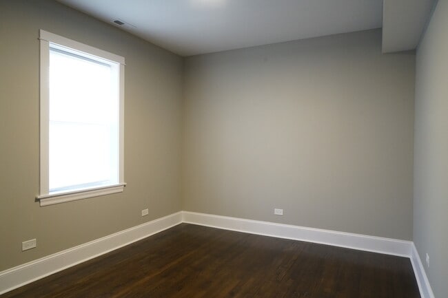 Building Photo - 2620 N Springfield Ave