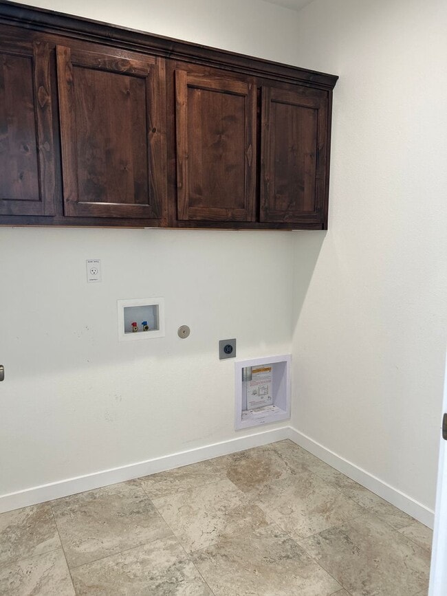 Building Photo - 898 SE Strawberry Ln