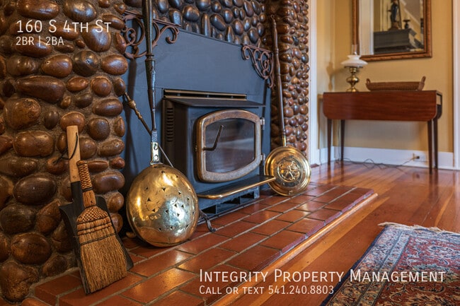 Building Photo - 160 S 4th St