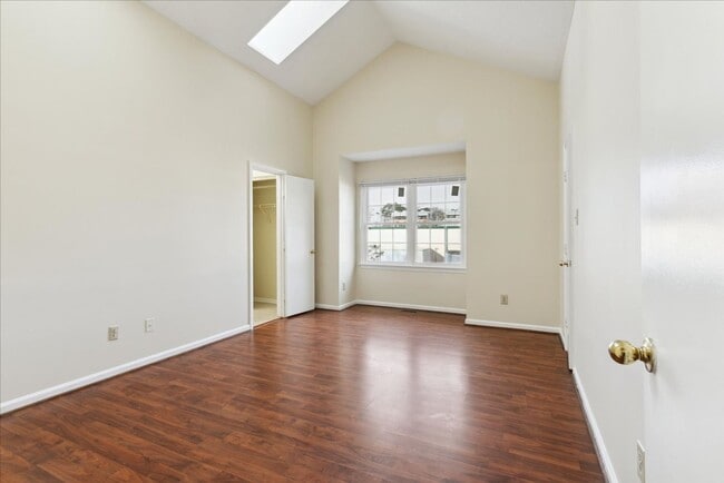 Building Photo - 27 F Tamarisk Quay