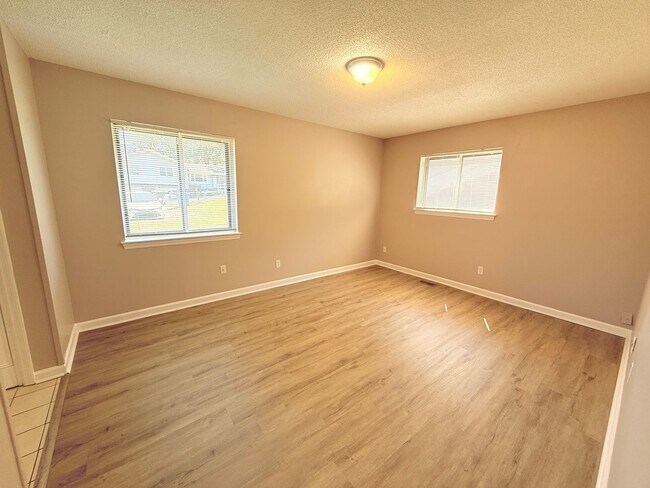 Building Photo - 4751 Tessie Ln