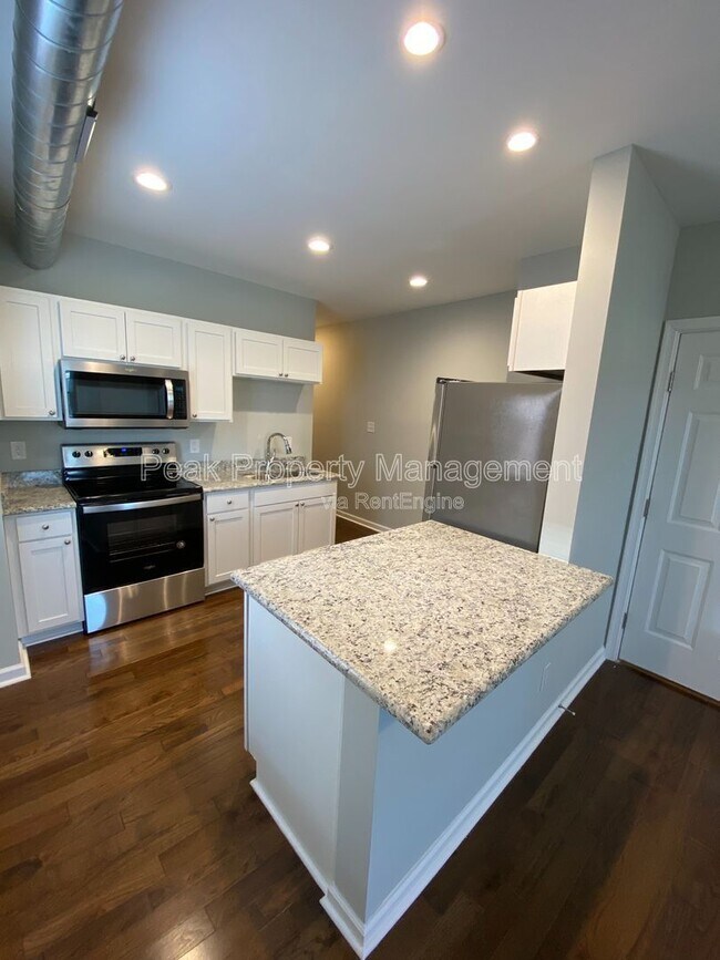 Building Photo - 604 N 32nd St