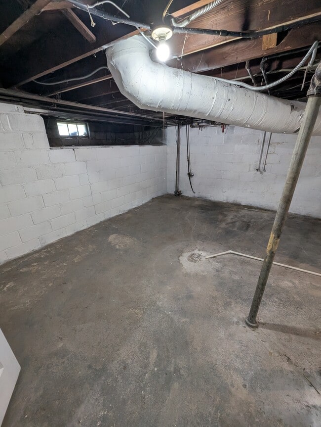 Building Photo - 2202 1 Bed 1 Bath