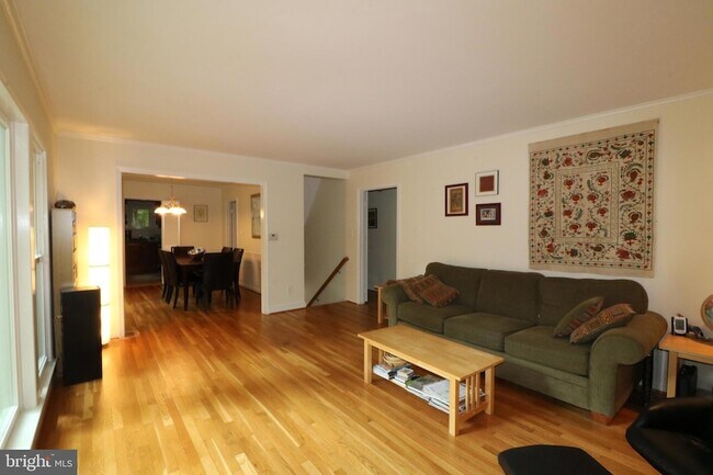 Building Photo - 6703 Rannoch Rd