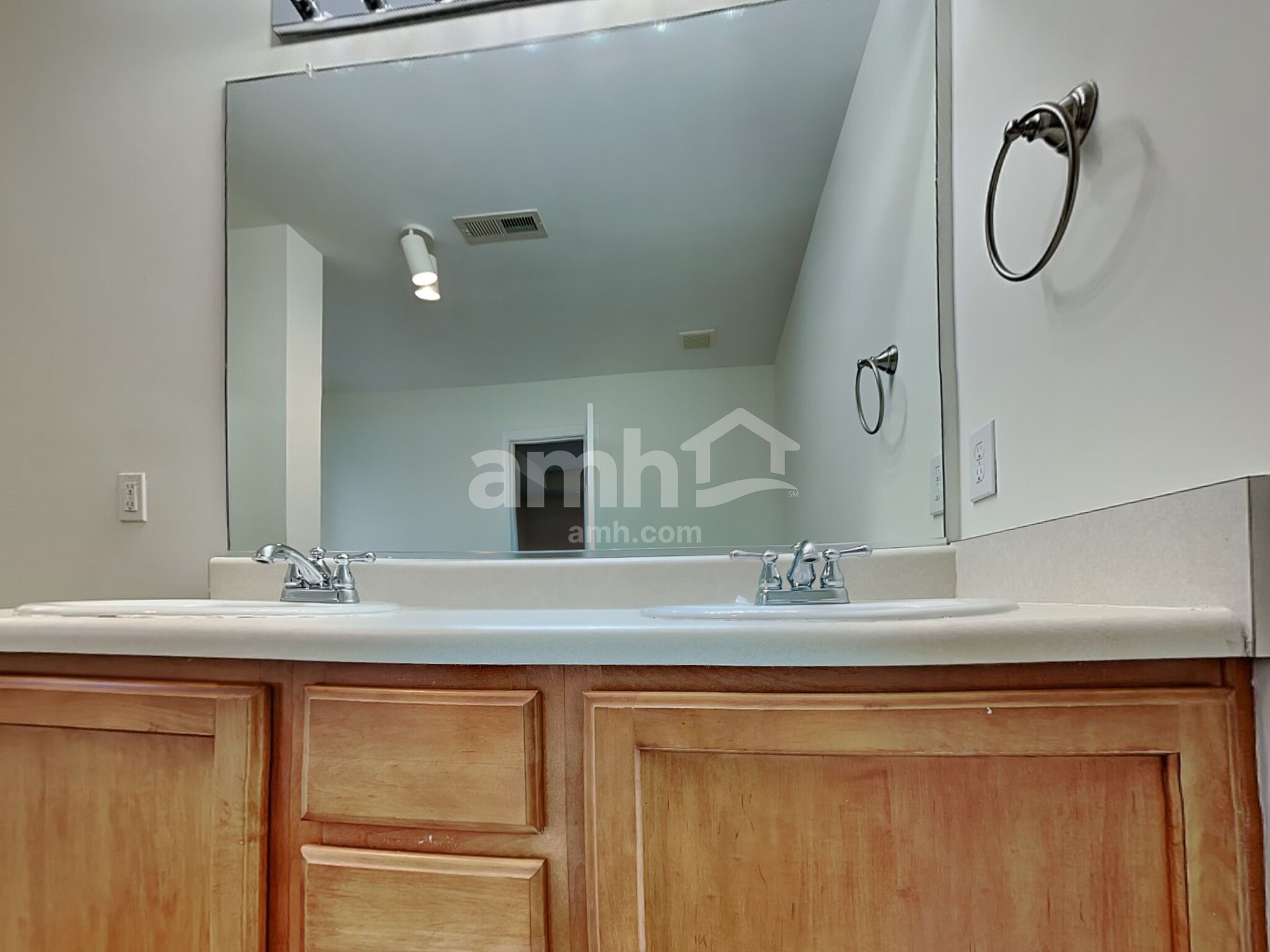 Building Photo - 817 Redland Dr