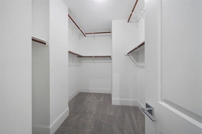 Building Photo - 1268 N Post Oak Rd