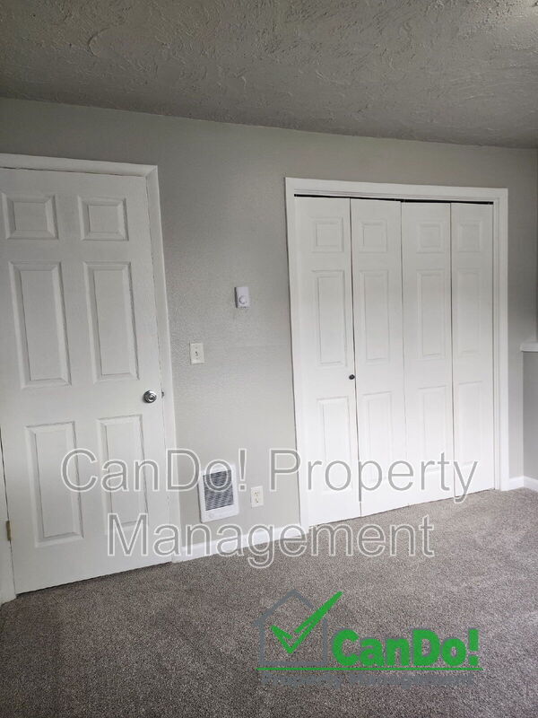 Building Photo - 210 Carol Dr