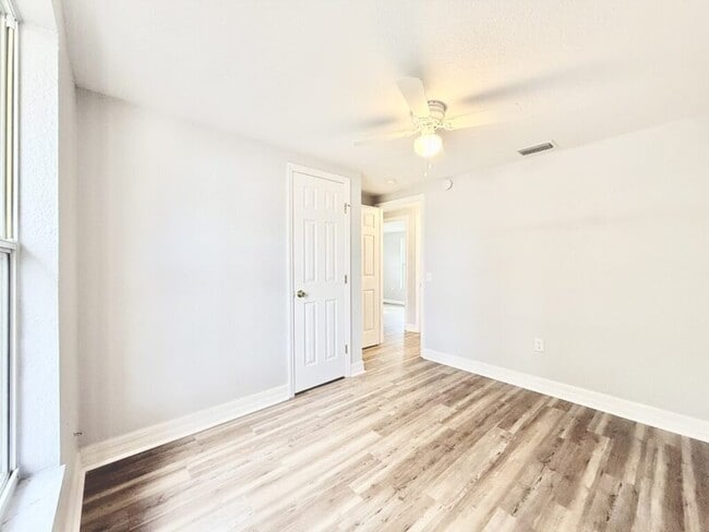 Building Photo - 235 W Northside Dr