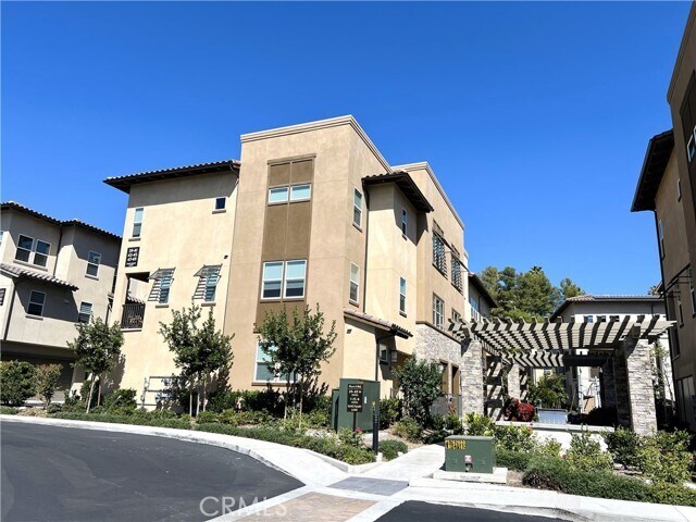 Building Photo - 45 Sanctuary Ln