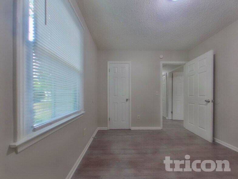 Building Photo - 424 Westridge Rd