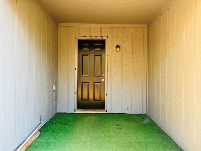 Building Photo - 105 Pine Terrace