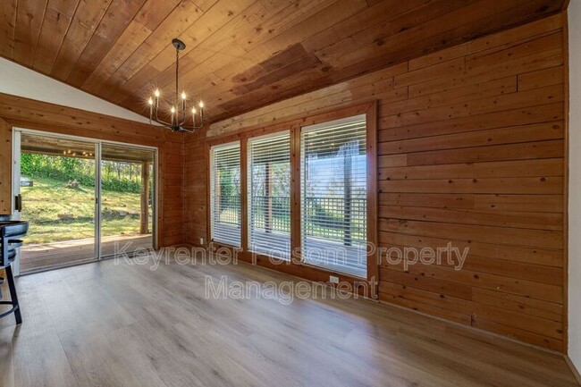 Building Photo - 5800 McKinley Dr