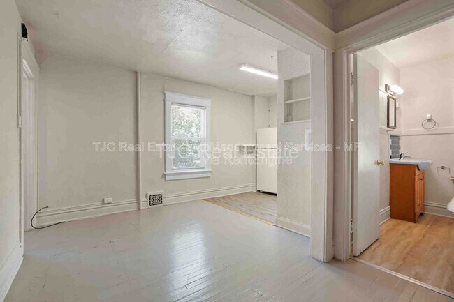 Building Photo - 470 S Lincoln St