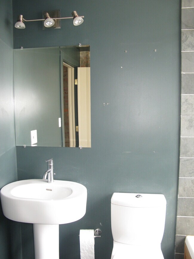 Building Photo - 3213 S Lituanica Ave