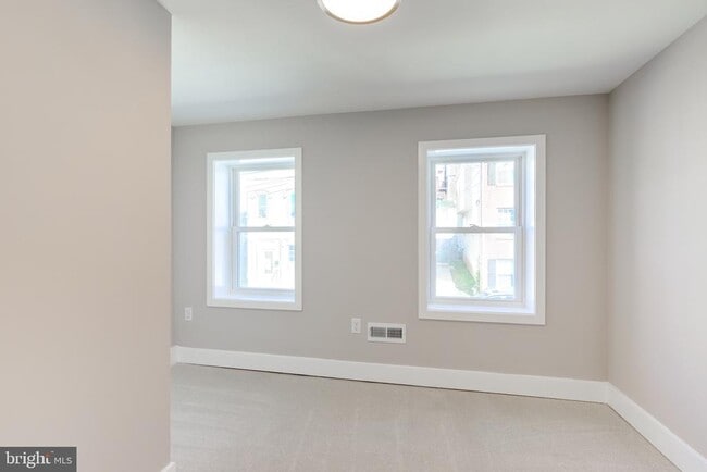 Building Photo - 369 E Hector St