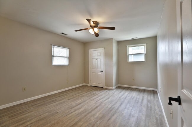 Building Photo - 3553 Brookside Blvd