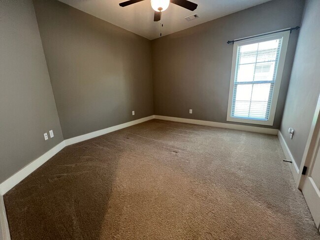 Building Photo - Beautiful Brick Home in Mimms Trail